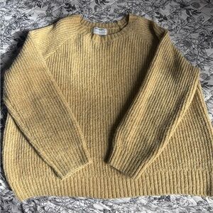Old Navy Light Brown Knit Sweater
Size: M